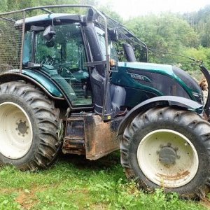 foto forestry 150HP Valtra +trailer with crane (41/30t set